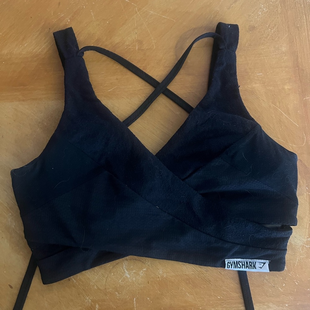 Black strappy gymshark sports bra
